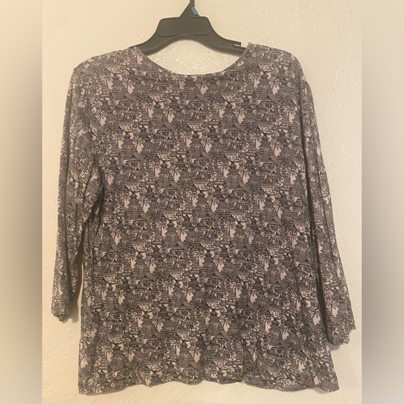 Chico’s designer long sleeve - Picture 2 of 2